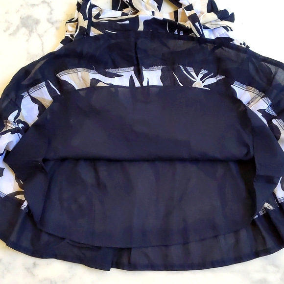 NWOT. The Limited 100% Cotton Color Floral Pattern Skirt w/lining, pockets,belt. - Picture 4 of 8